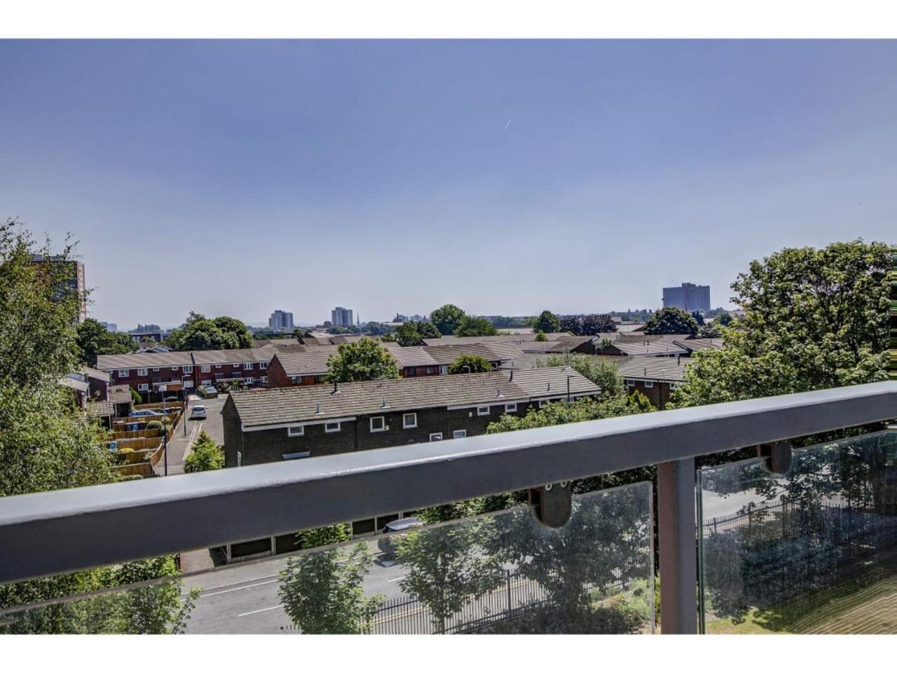 Large, Spacious And Modern Apt For 4 In Manchester Eksteriør bilde